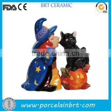 Witch kissing cat decorative Salt and Pepper Shaker
