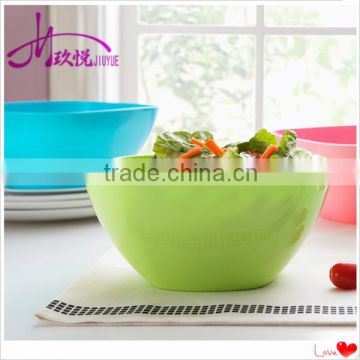 deep and round plastic salad bowl fruit vegetable popcorn dish