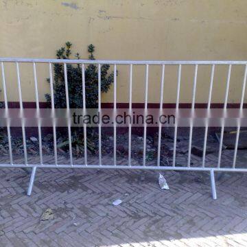 Anping Dehong Zinc coated crowd control barriers fence for road safety /concrete barriers pipe fence (China Factory&ISO9001)