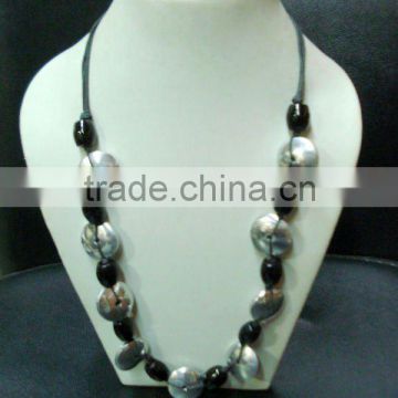 Glass and metal disc fashion jewelry necklace
