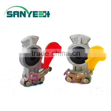 Glad hand for service line and emergency line palm coupling