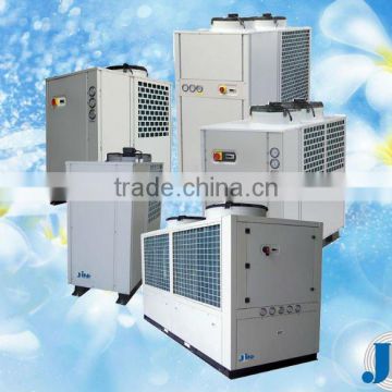 Industrial air cooled water chillers with variable cooling capacity