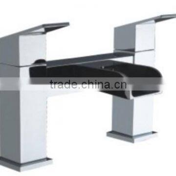 Wholesale Cosmopolitan Waterfall Open Spout Bath Filler Faucet with Deck Mounted(Q14405)