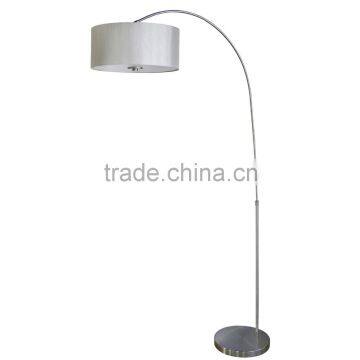 Floor lamp(Lampadaire/Una lampara) in satin steel finish with 16" toffee crunch fabric lamp shade