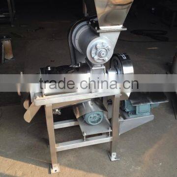 Fully automatic apple crusher and juicer