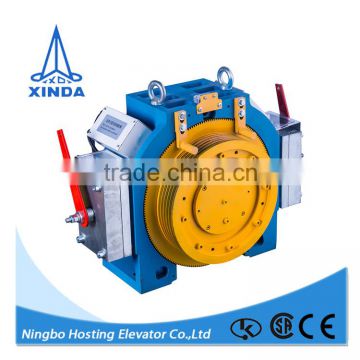 With brake release and handwinding devices elevator gear machine
