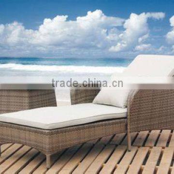 Out-door & indoor Rattan Bed, Gardon rattan bed, living room rattan bed, comfort rattan bed, natral bed, fashion rattan bed.