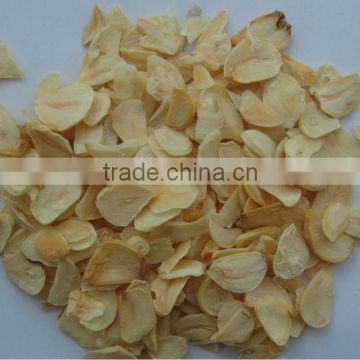 new crop of AD garlic slice with root standard grade regular garlic flakes