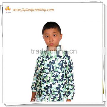 Children's rainsuit with comouflage AOP jacket