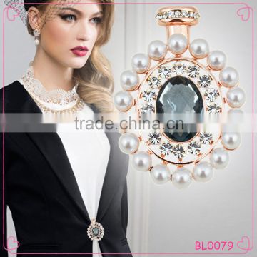 Women Luxury Rhinestone Brooch Wholesale Fashion Elegant Pearl brooches