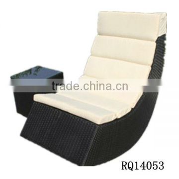 Morden Rattan Bed PE Rattan With Cushion and Pillow Boots Shape