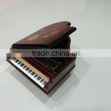 Graceful Glossy Lacqure Piano Shape Jewelry Music Box