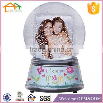 Factory Custom made best home decoration snow globe gift polyresin photo snow globe walmart