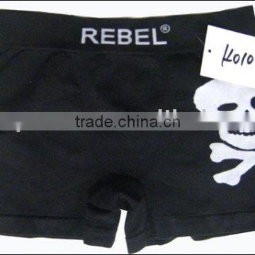 black seamlesss boxer shorts man underwear