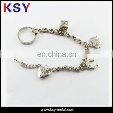 2016 new type zinc alloy material metal keychain with man