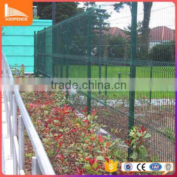 European wire mesh fence bending fence post