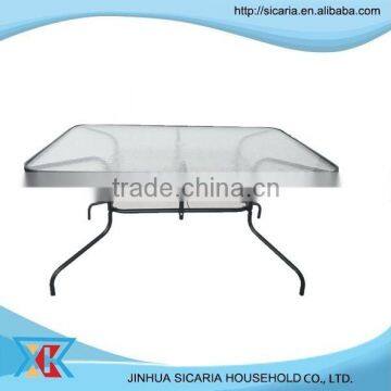 outdoor restaurant glass table