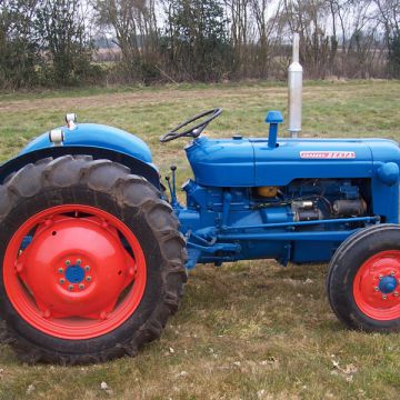 120Hp Agriculture Tractor Equipment High Efficiency Four Wheel WHEELED