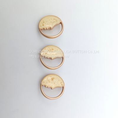 2023 wholesale OEKO-TEX 36L Hollowed out shape gold metal Hand Sewing Button for Clothes
