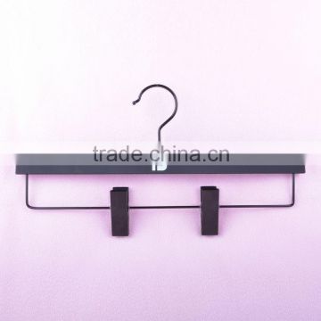 custom label black plastic pants hangers with metal clips