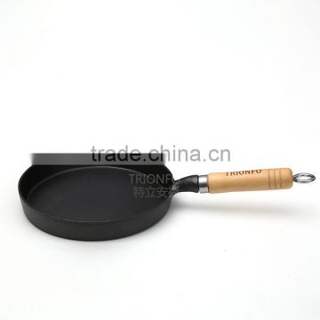 Mini round cast iron baking pan with wooden handle