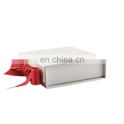 Wholesale fixed ribbon small white jewelry folding gift box with logo