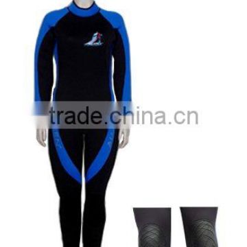 Long sleeves neoprene wetsuit for surfing and diving