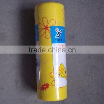 Nonwoven cleaning cloth rolls (viscose/polyester)