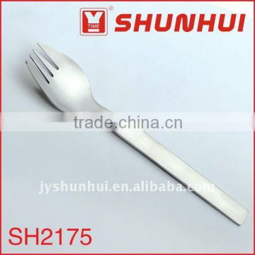 The stainless steel fork