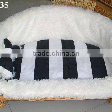 wicker pet sofa bed with white lint