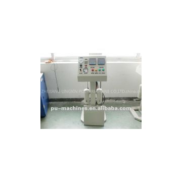 Foam -in-place packing machine for glassware