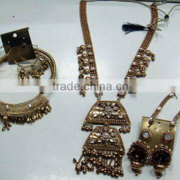 Metal Necklace Set