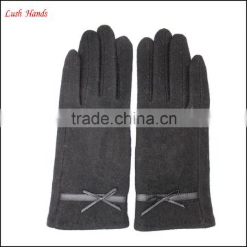 simple woolen gloves with leather belt for women