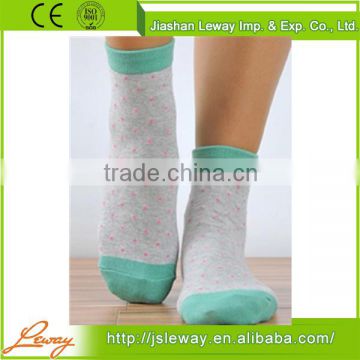 Bulk wholesale custom cheap crew socks in China
