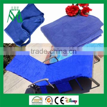 Fitted beach towel with pockets for lounge chairs