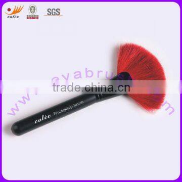 Red Goat Hair Makeup Fan Brush with Black Alu-ferrule and Wooden Handle