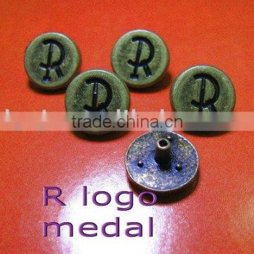 "R" logo badge, medal, small badge