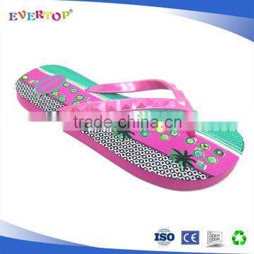 Latest ladies slipper designornament strap texture footbed pe flip flop with logo for india and southeast asia market