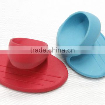 Heat resistant plastic insulating clamp