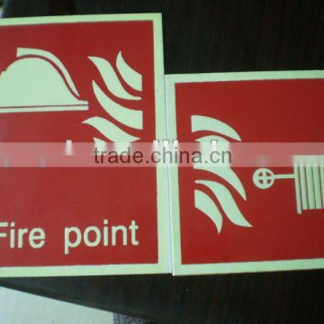 photoluminescent safe sign/glow in the dark sings