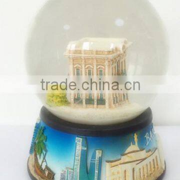 2016 Resin wooden base snowball with city building inside