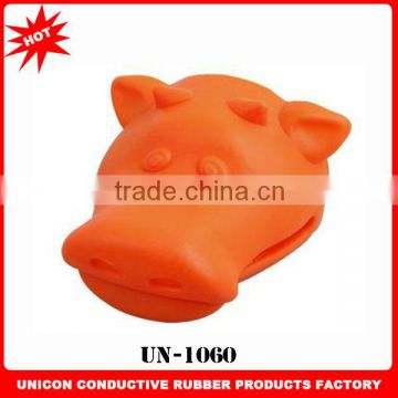 Hot sale custom animal shape cow silicone rubber oven mitt