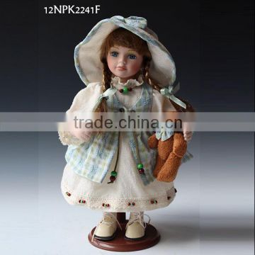 Classic design of the country period style porcelain doll home decoration china wholesale