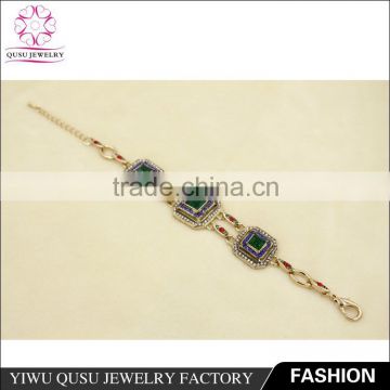 2015 Yiwu new products antique gold plated bracelet with 3pcs square bottom tip emerald imitation jad