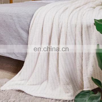 China Cheap Reversible Cream Color Plush Sherpa Blanket with Metallic Silver Yarn Knit Lurex