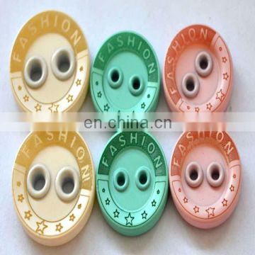 Round plasticl sewing button