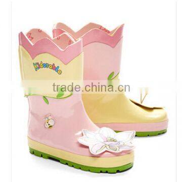 cute warm color kids rain boots with flower decal,girls beautiful rubber boots,wholesale customized vulcanized boots