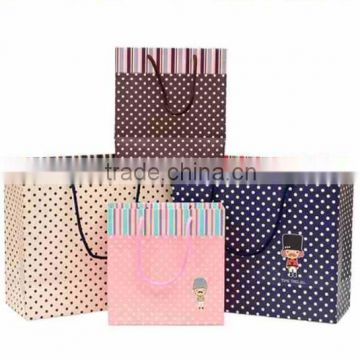 wholesale decorative luxury recyclable fashion gift paper bags with your own logo