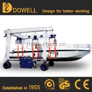 Mobile boat lifting yacht crane