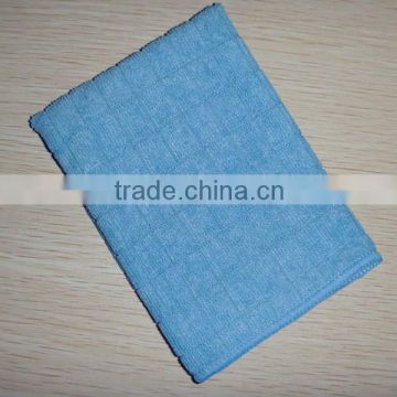 Absorbent weft lattice microfiber cleaning cloth